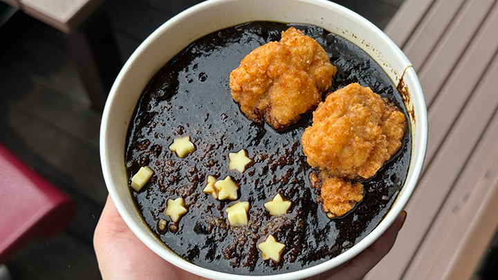 漆黒のビジュアルに釘付け！　「夏スタ！」限定の暗黒銀河カレー【パ・リーググルメ部 #93】