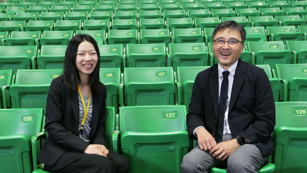 福岡ソフトバンクホークス・古詩敏さん(左)と株式会社Tickets in Japanの薗田好豊さん(右)©PLM