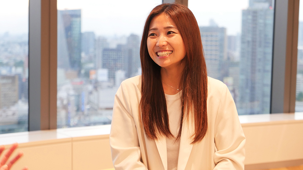 山口世令奈さん/中学時代はバレーボール部で、高校時代は男子サッカー部の中で選手兼マネジャーとして活動。大学では関西の大学生向けのフットサル大会の企画や、大阪府サッカー協会でボランティアスタッフをしたりと、スポーツにずっと触れていた学生時代を経て、2016年に新卒でインテリジェンス(現パーソルキャリア株式会社)に入社。2018年11月にスポーツ業界求人サイト「SPORT LIGHT by doda」(現ONGROUND)の立ち上げに従事。