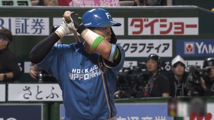 郡司裕也が反撃のソロ本塁打！　オスナの初球をフルスイング