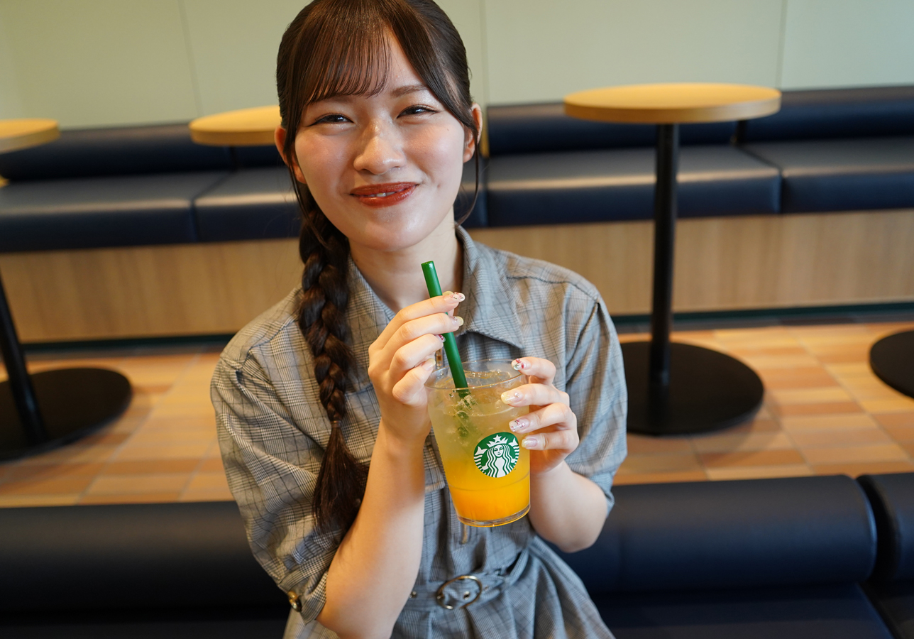 絶対に崩れない前髪を作るのが得意。メンバーからついたあだ名は「前髪大臣」