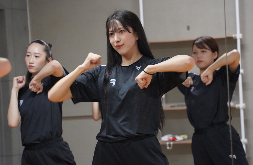 (左)上野菜奈子さん(中央)宮崎莉緒さん(右)山本蘭加さん