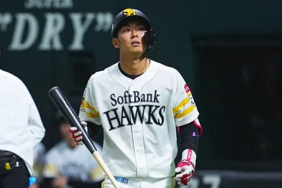鷹にまたも激震　右肘死球の今宮健太が登録抹消…開幕オーダーから8人が姿消す“超異常事態”