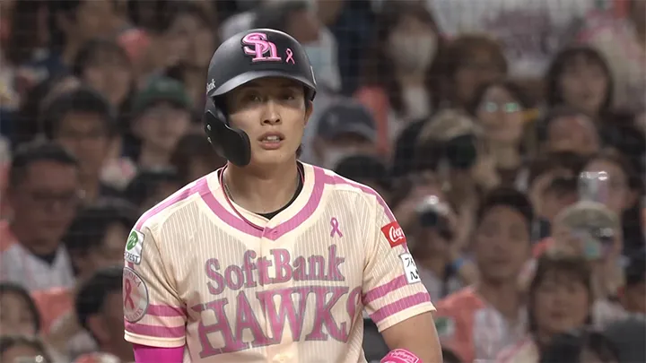 周東佑京が相手の隙をついて本盗！　試合を振り出しに戻す好走塁