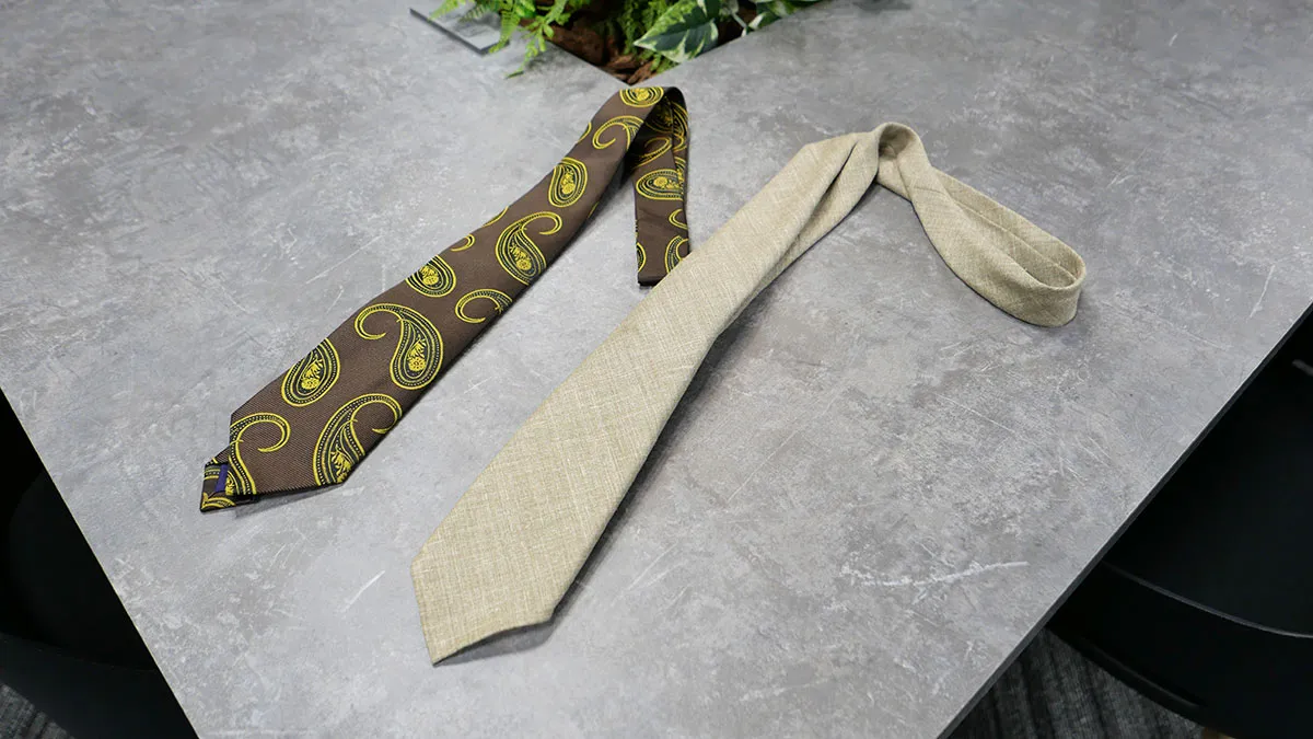 GG佐藤さんのネクタイ　©PLM