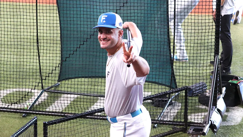 練習中に笑顔を見せるマルティネス選手 ©PLM