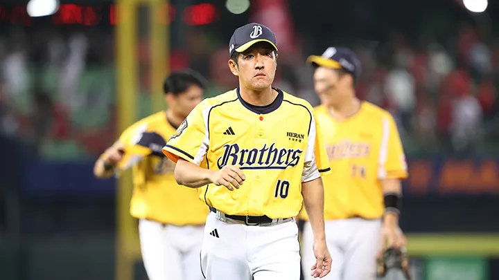 Los Chinatrust Brothers, dirigidos por el mánager Keiichi Hirano, lideran la segunda mitad de la temporada. Su objetivo es avanzar a la Taiwan Series ganando ambas mitades y terminando primeros en la clasificación general. ©CPBL