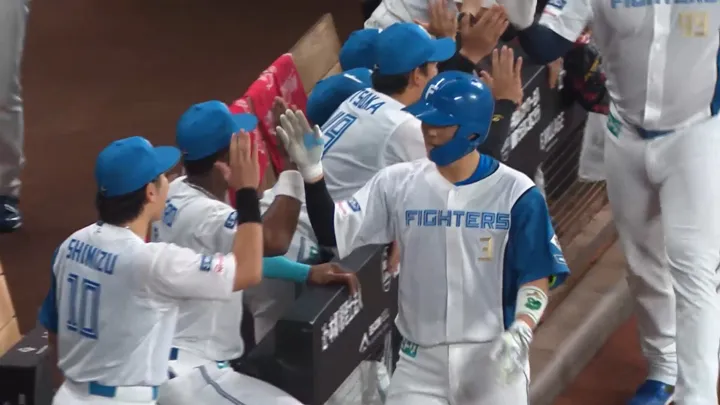 郡司裕也が逆転の2ラン！　4月3日以来約1カ月半ぶりの3号