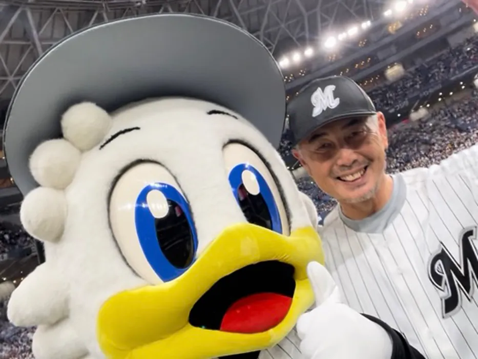 【思い出の1枚】「いつもかっこいい吉井監督との写真は宝物!」(写真提供:マーくん)