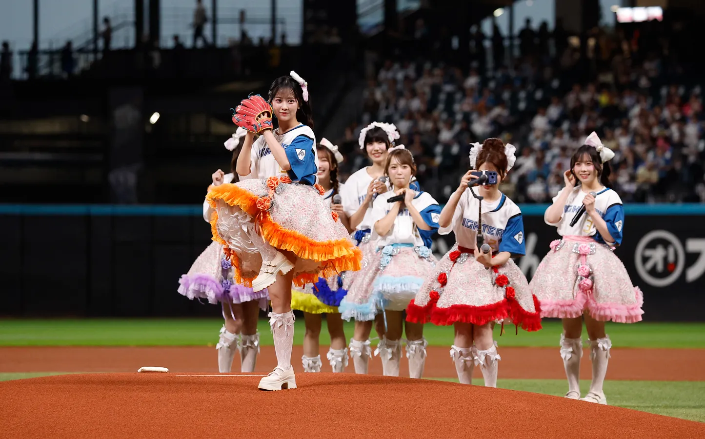 ファーストピッチに挑む庄司なぎさ(しょうじ・なぎさ)さん © H.N.F.