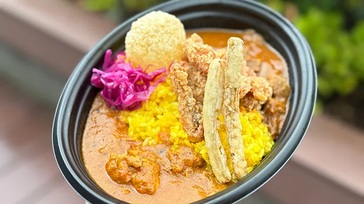 〈エリックサウス〉の合いがけカレーに福岡名物「ごぼ天」をトッピング！【パ・リーググルメ部 #129】