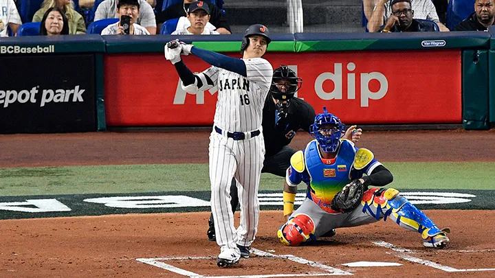 準々決勝・ベネズエラ戦で先頭打者弾を放った大谷翔平選手【写真：UPI/アフロ】