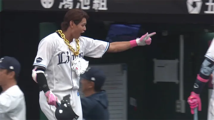 西川愛也が母の日仕様のピンクバットで待望の今季初アーチ　5月は打率.333と状態上向き