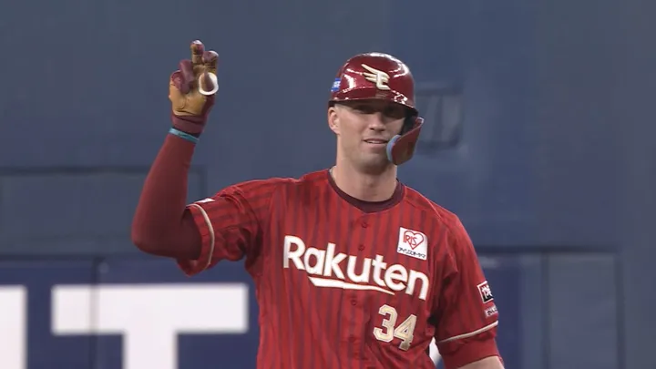 マッカスカーが来日初安打初打点！　2打席連続タイムリーの活躍