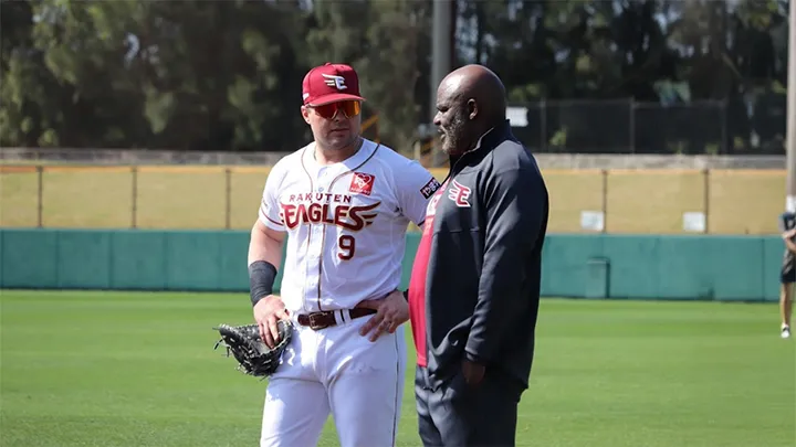 ボイト選手とホワイト氏【©PLM】