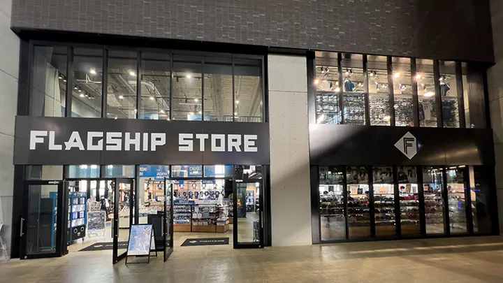 FIGHTERS FLAGSHIP STORE ©PLM