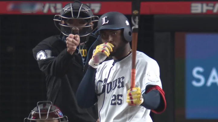 カナリオが来日初打点　打席途中で中断も集中切らさず2点タイムリー