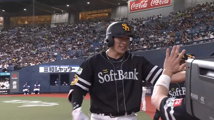 柳田悠岐が17号3ラン！　打った瞬間確信のアーチ