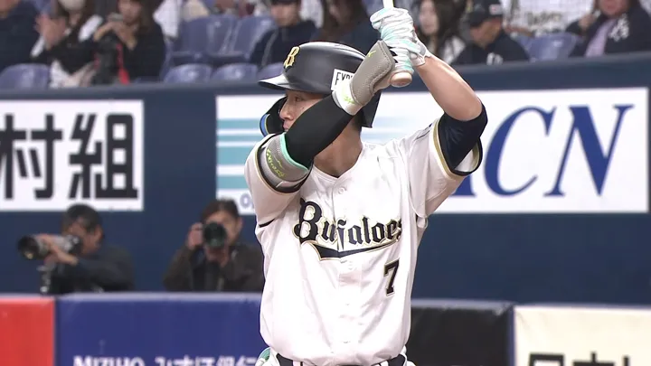 西川龍馬が1号ソロを含む猛打賞！ 「思い切って初球から打ちにいった」
