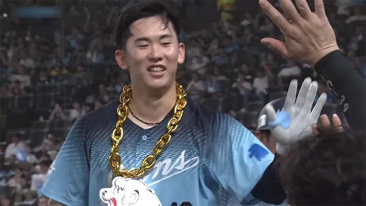 獅子が終盤に試合をひっくり返す！　小島大河の逆転2ランで2位再浮上