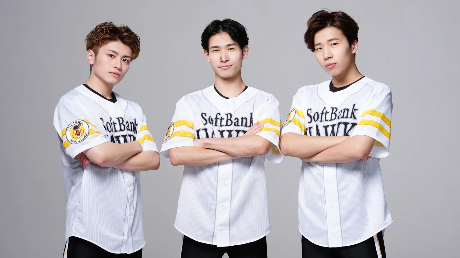 アクロバットパフォーマー 2025シーズンメンバー（左からYoshito、大吉、TAISHI） Ⓒ SoftBank HAWKS