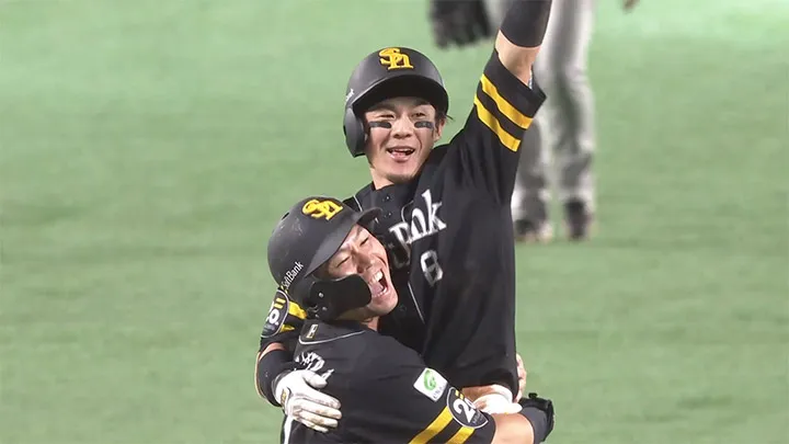 牧原大成のタイムリーでサヨナラ！　鷹が投手戦を制する