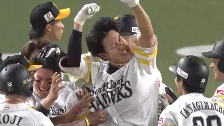 代打・柳田悠岐がサヨナラ打！　9回に3点差追い付かれるも劇的勝利