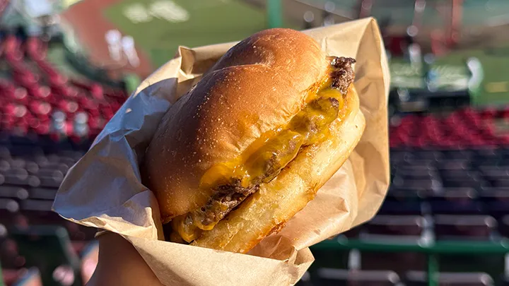 2026年東北エリア初出店！ 〈Smashed Burger TOKYO〉のチーズバーガー【パ・リーググルメ部 #14】