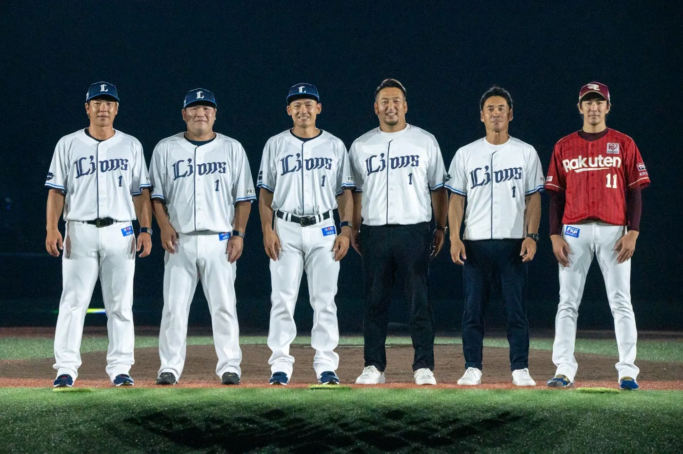 (左から)炭谷選手、中村剛選手、栗山選手、中島さん、片岡さん、岸投手 ©PLM
