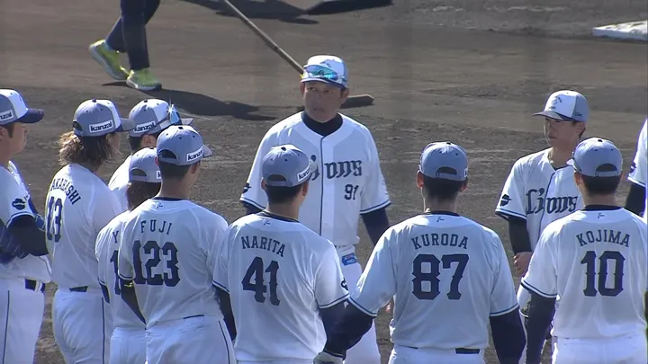 【キャンプ動画】鳥越裕介コーチから檄も…軽快な投内連携【埼玉西武・2月21日】