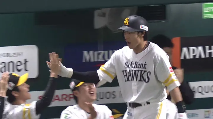 柳田悠岐が先制の14号ソロ　14試合ぶりの一発は右中間への確信弾　