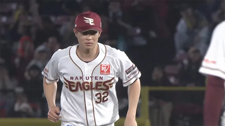 右翼手・中島大輔が好返球！　一打同点のピンチを救うプレー