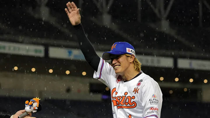 ファンからの声援に応じる陽岱鋼選手 【©オイシックス新潟アルビレックスBC】