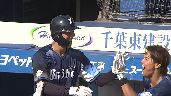 石井一成が移籍後初本塁打を放つ！ 「マリンの風にうまく乗ることができました」