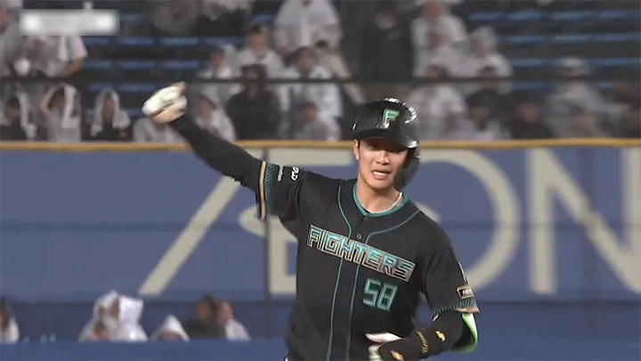 奈良間大己が同点の2号2ラン！　フルスイングで完ぺきに捉える