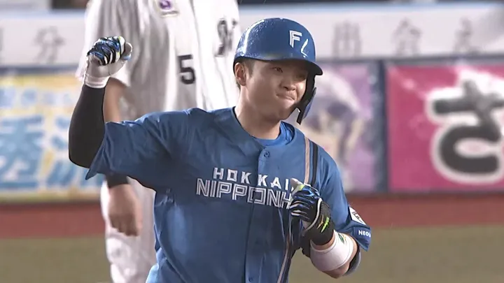 郡司裕也がプロ初グランドスラム！　代打で初球を捉える