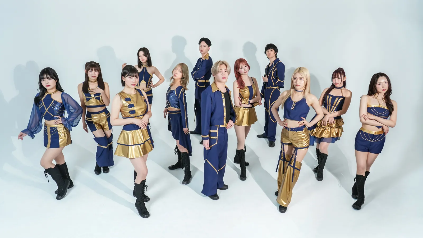 【BsGravity】オリックス・バファローズとエイベックスのコラボレーションにより2014年に球界初のダンス&ヴォーカルユニットとして結成された「BsGirls」9名と、2024年より新たに生まれた「BsGuys」3名からなる計12名のプロ野球界初男女混成ユニット。現在はヴォーカル4名・パフォーマー8名にて構成され、BsGirls結成年からavex traxより毎年CDをリリース。またオフシーズンにはワンマンライブを開催している ©ORIX Buffaloes