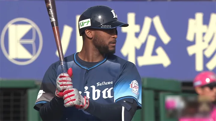 カナリオが延長10回に先制適時打！　4投手の完封リレーで埼玉西武勝利