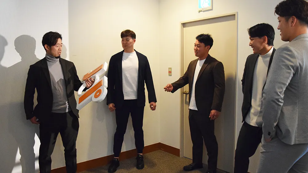 開演直前、スタンバイする選手たち ©PLM