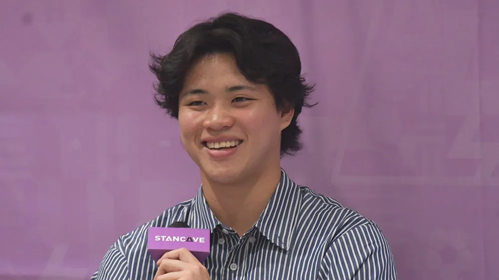 今季について笑顔を交えながら振り返る孫投手【©PLM】