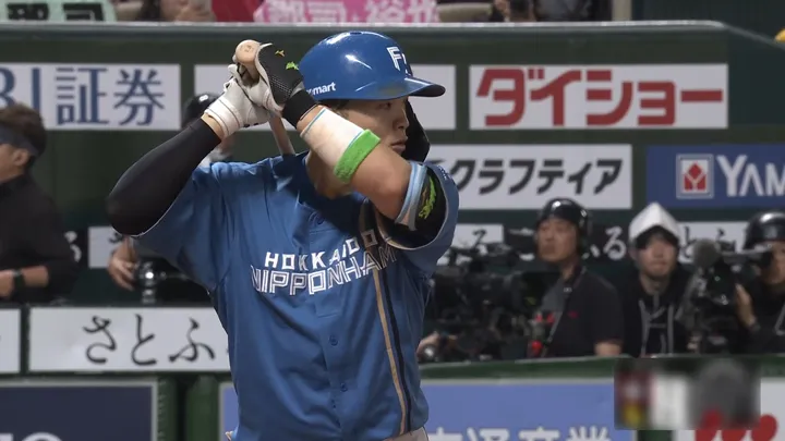 郡司裕也が反撃のソロ本塁打！　オスナの初球をフルスイング