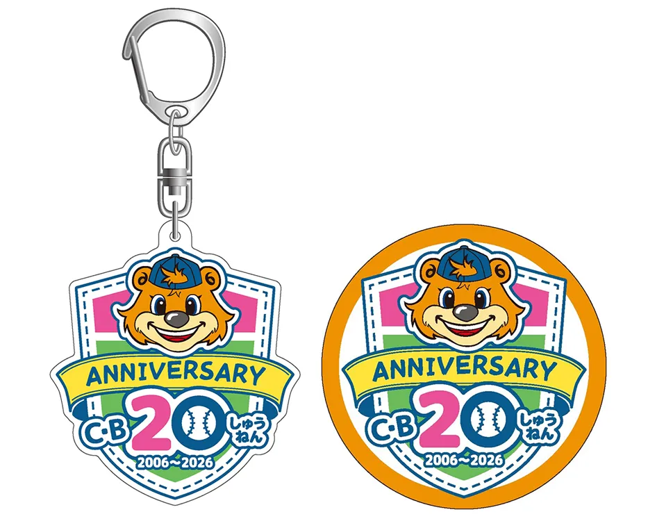 ＜左＞アクリルキーホルダー 900円（税込）＜右＞缶バッチ 500円（税込）© H.N.F.