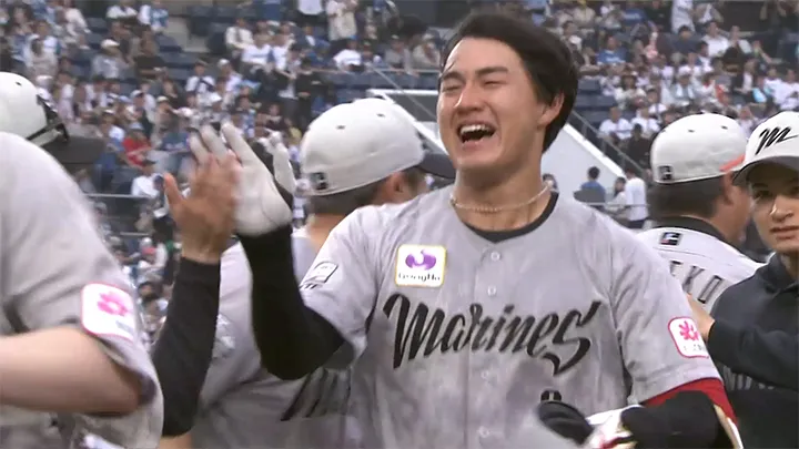 目には光るものが…… 延長12回に飛び出した2025新人王の初サヨナラ打