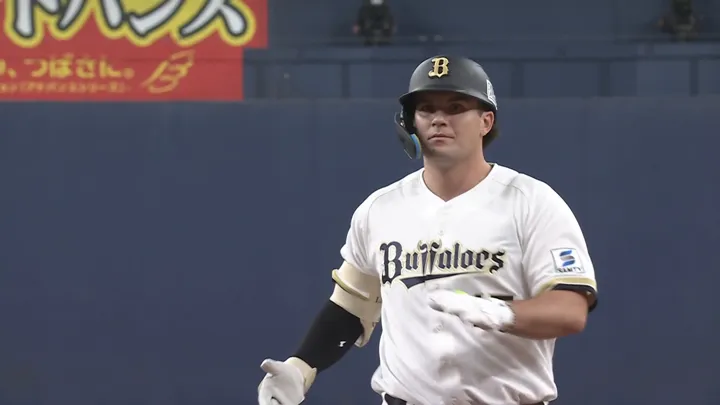 ボブ・シーモアが来日初安打をマーク　粘って8球目をレフト前へ