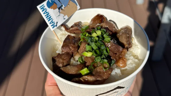 万波中正も夢中に！？　特選牛サガリまんちゅう夢中丼【パ・リーググルメ部 #38】