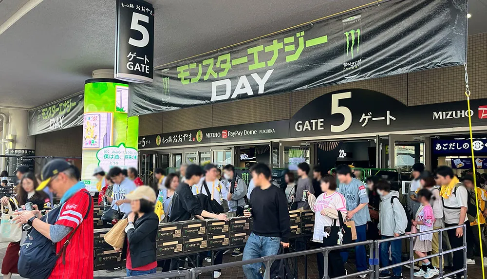 「モンスターエナジーDAY」にてサンプリングの様子 ©PLM