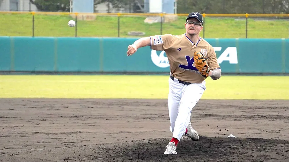 復帰登板でマウンドに立つヴェチェルカ。192センチの長身から繰り出される速球で、試合の感覚を取り戻していった　【©JWL】