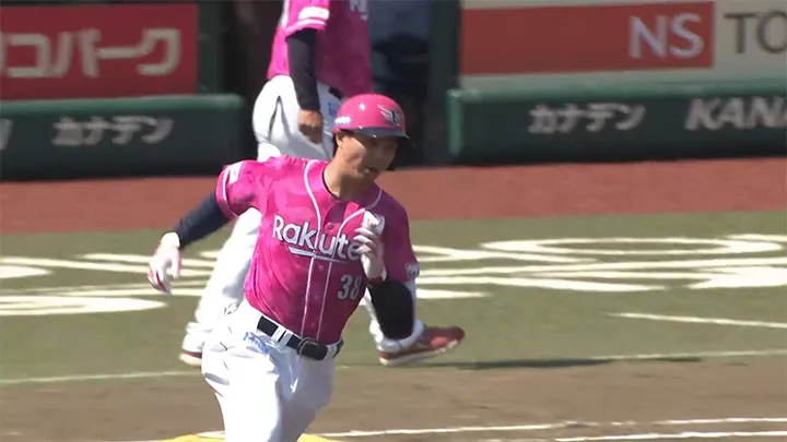 佐藤直樹が3号3ランを放つ　初球を振り抜きレフトのホームランゾーンへ