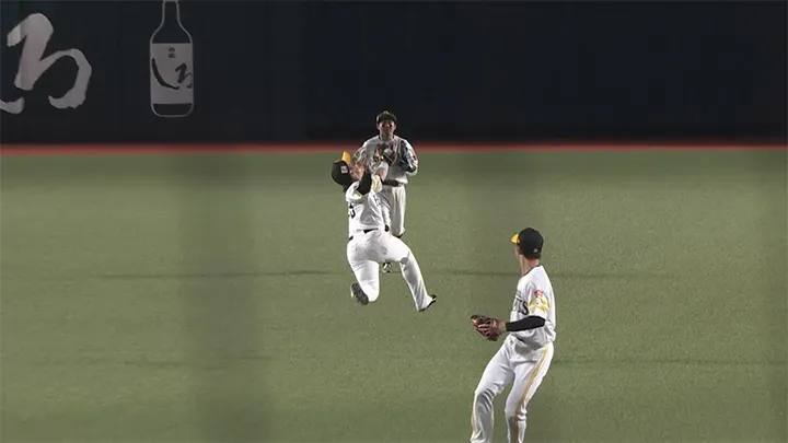 野村勇がファインプレー！　背走キャッチで木村光を救う