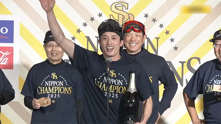 [Japan's No. 1 victory celebration] "This is the best!" "I can't see what's ahead!" The Hawks' champagne fight after reaching the top